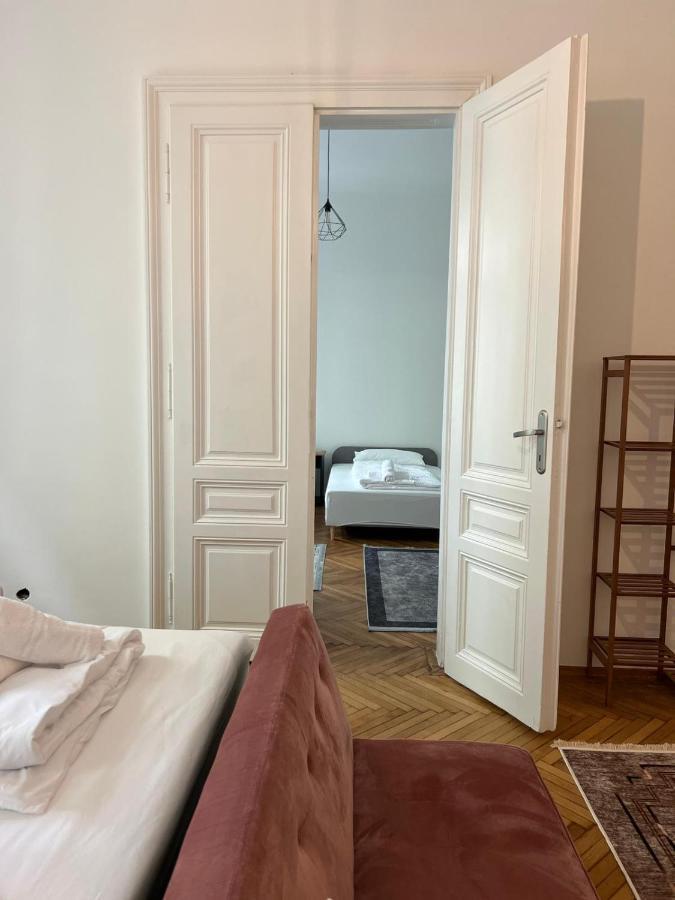 Centrally-Located Authentic Apartment Viena Exterior foto
