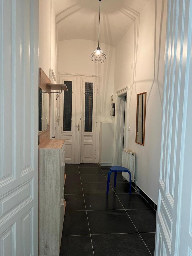 Centrally-Located Authentic Apartment Viena Exterior foto