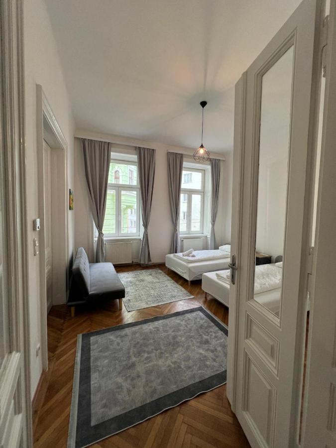 Centrally-Located Authentic Apartment Viena Exterior foto