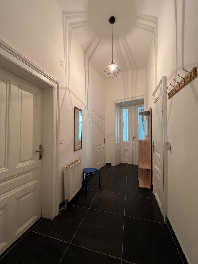 Centrally-Located Authentic Apartment Viena Exterior foto