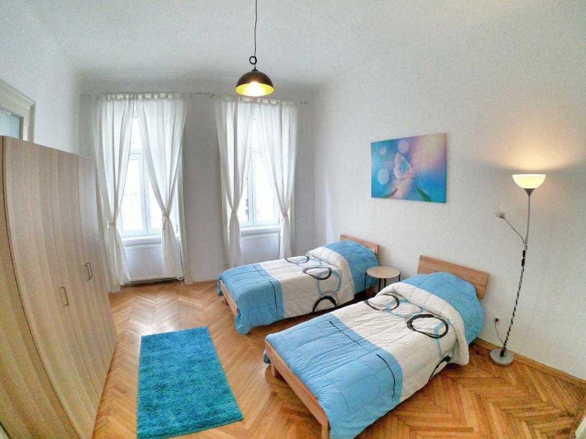 Centrally-Located Authentic Apartment Viena Exterior foto